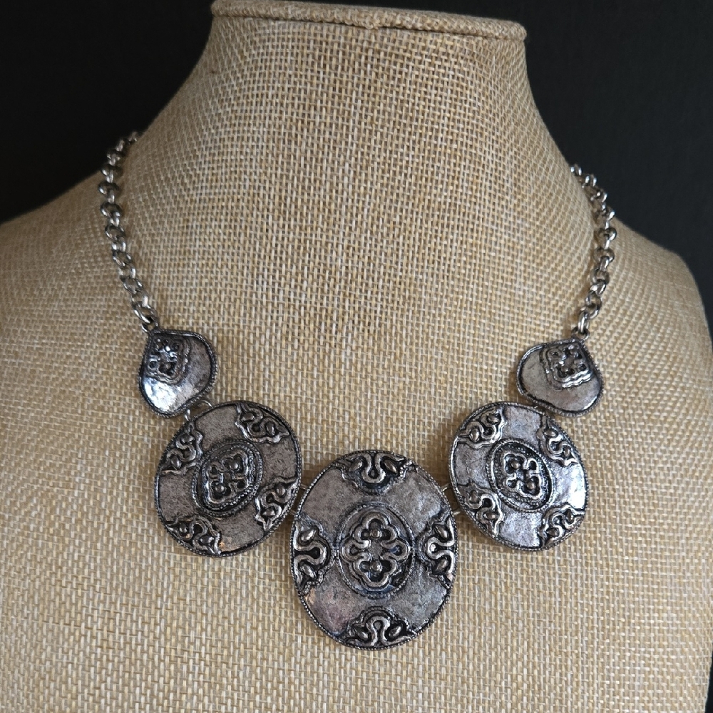 CHICO'S. Silver Ornate Necklace. Like New! Gorgeous!